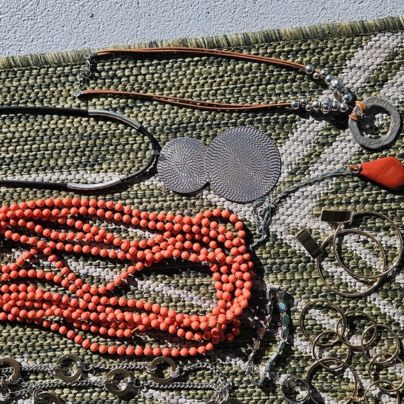 LOT Costume Jewelry - Picture 2 of 7